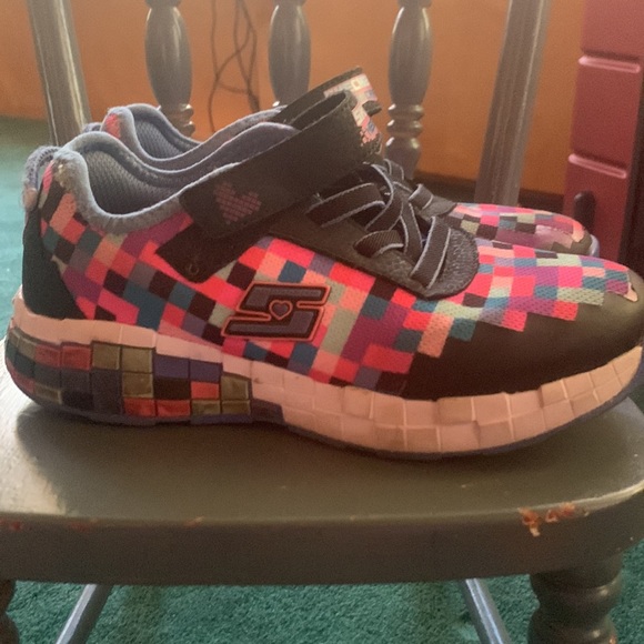 Roblox inspired Skechers good condition with a lot of life still in them! Xoxo! - Picture 6 of 14